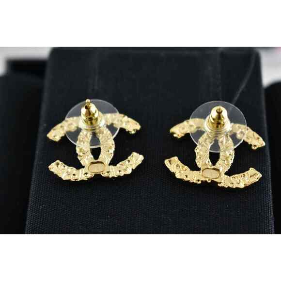 Chanel 21A Gold Interlocking CC Hammered Open Logo Drop Statement Stud Earrings - Picture 11 of 12